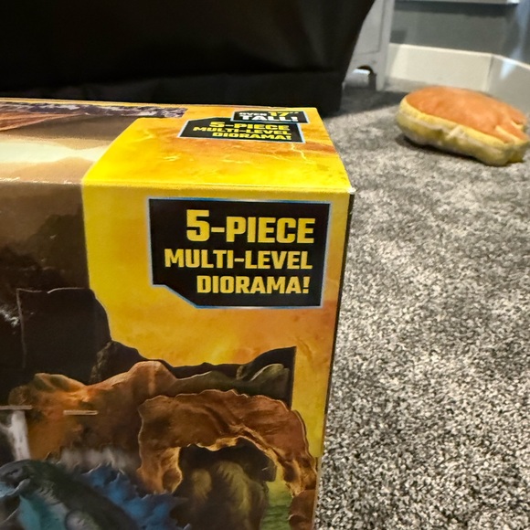 Monsterverse Godzilla vs Kong Diorama Set - Picture 3 of 5